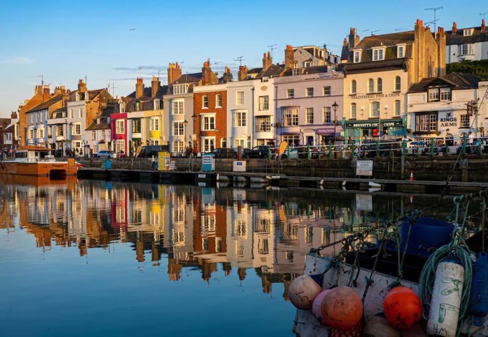 Beautiful 2 Bed Just Steps To The * Weymouth