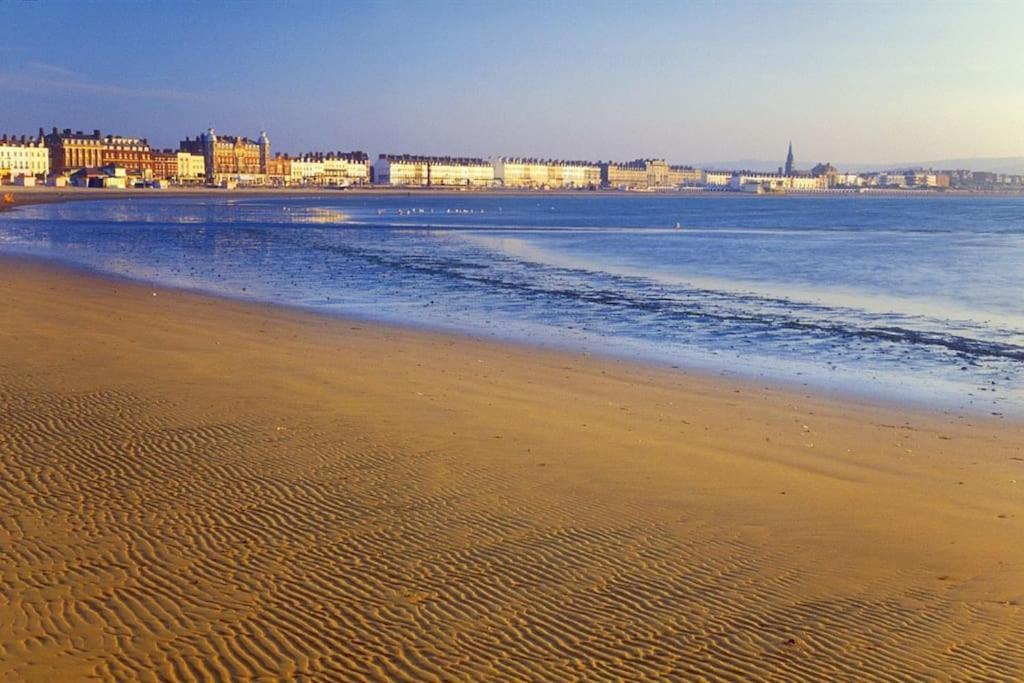 Beautiful 2 Bed Just Steps To The * Weymouth