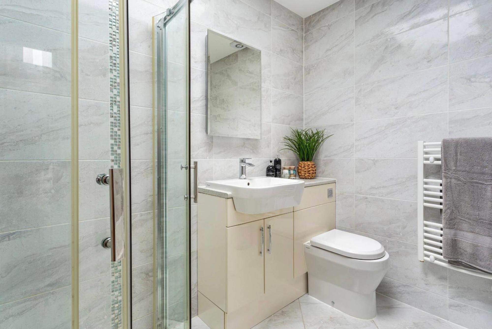 Beautiful 2 Bed Just Steps To The Apartment *