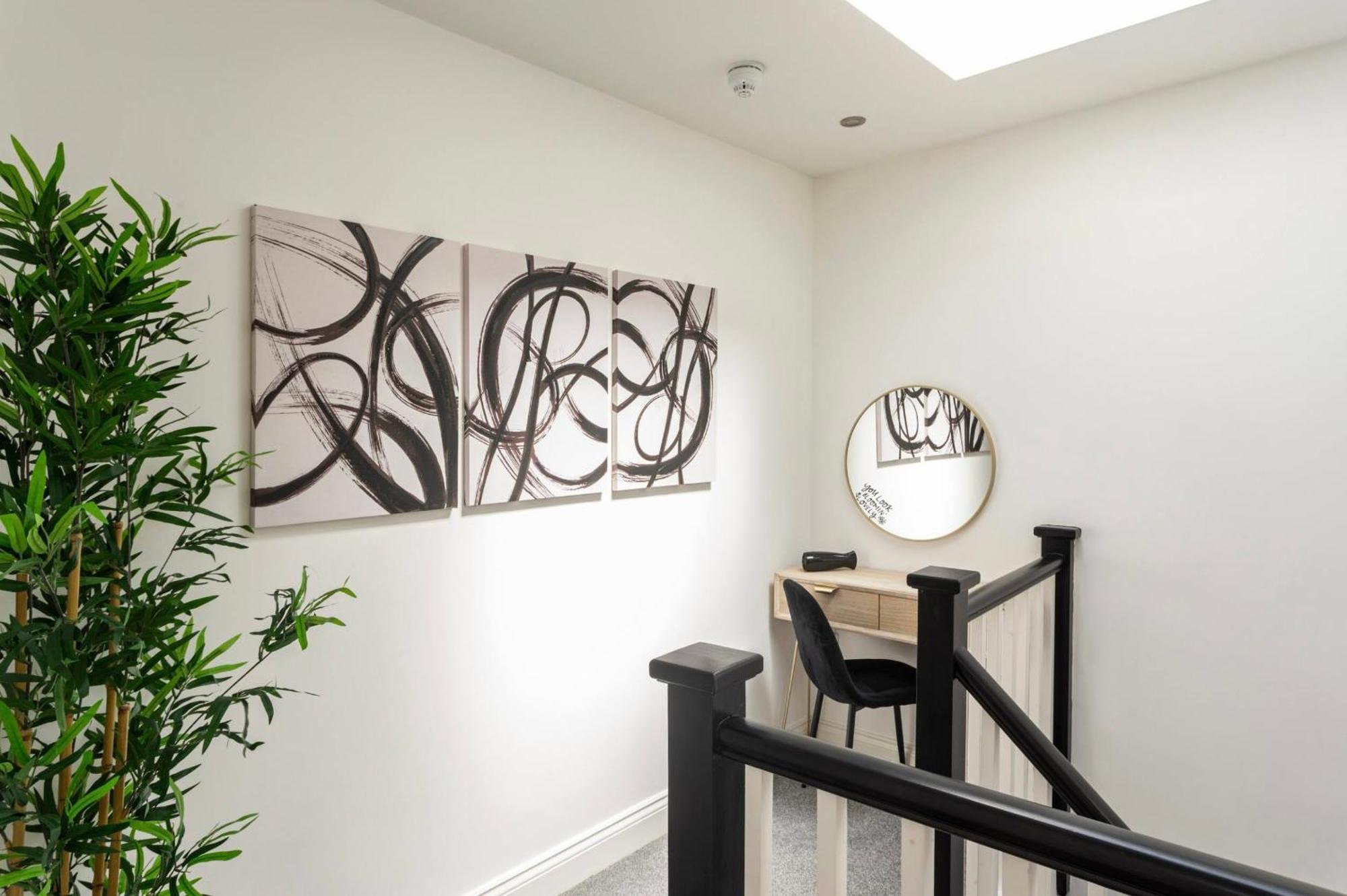 Beautiful 2 Bed Just Steps To The Apartment