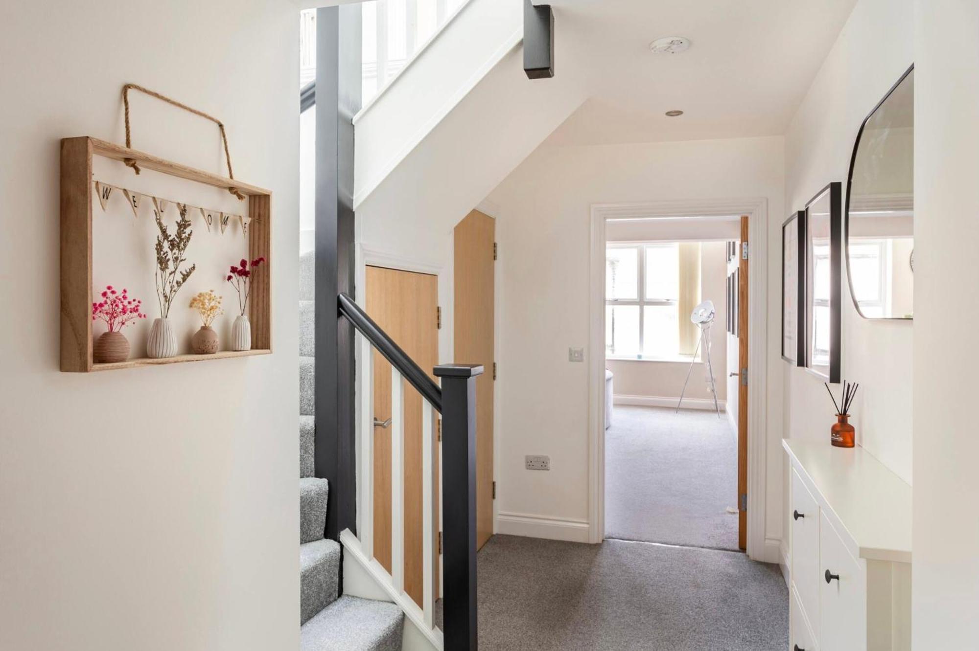 Apartment Beautiful 2 Bed Just Steps To The *