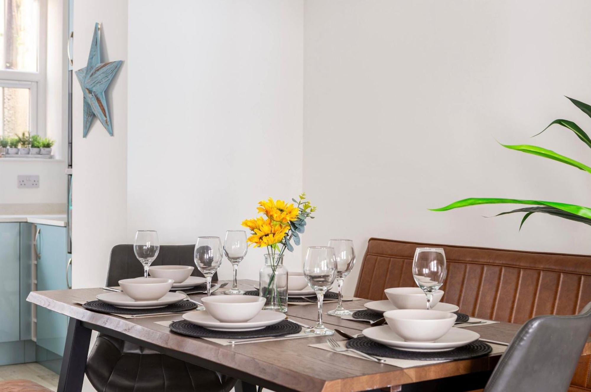 Beautiful 2 Bed Just Steps To The Apartment *