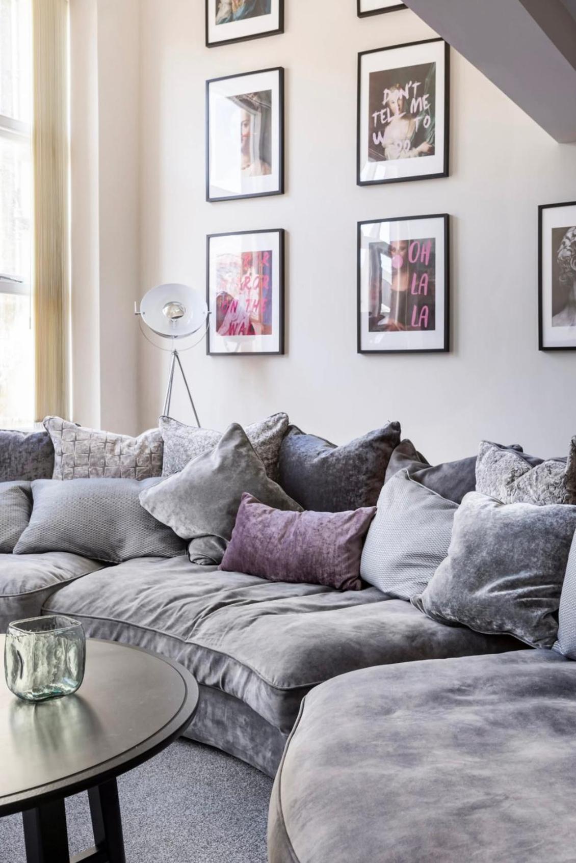 Beautiful 2 Bed Just Steps To The