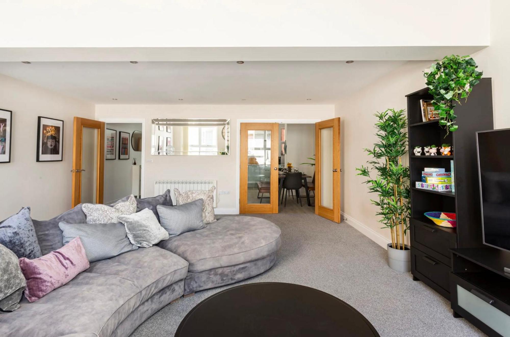 Beautiful 2 Bed Just Steps To The * Weymouth